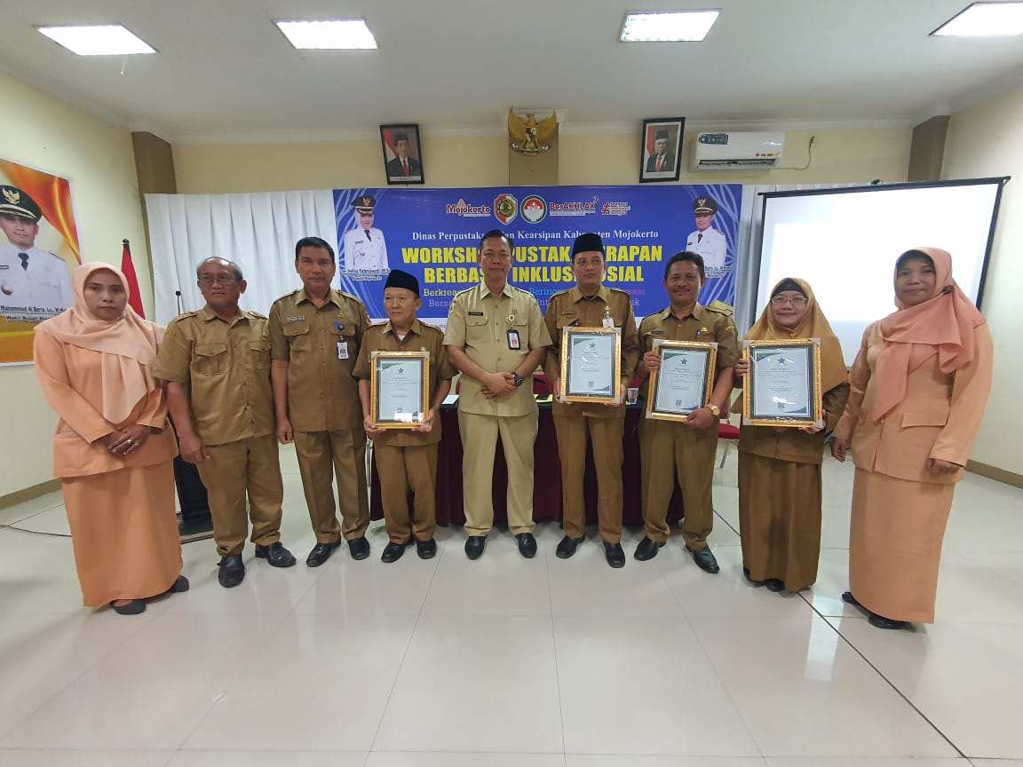 Dinas Perpustakaan dan Kearsipan Kabupaten Mojokerto Bagikan NPP Kepada Perpustakaan Sekolah